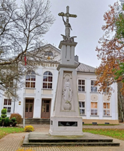 Laisvės paminklas Švėkšnoje foto